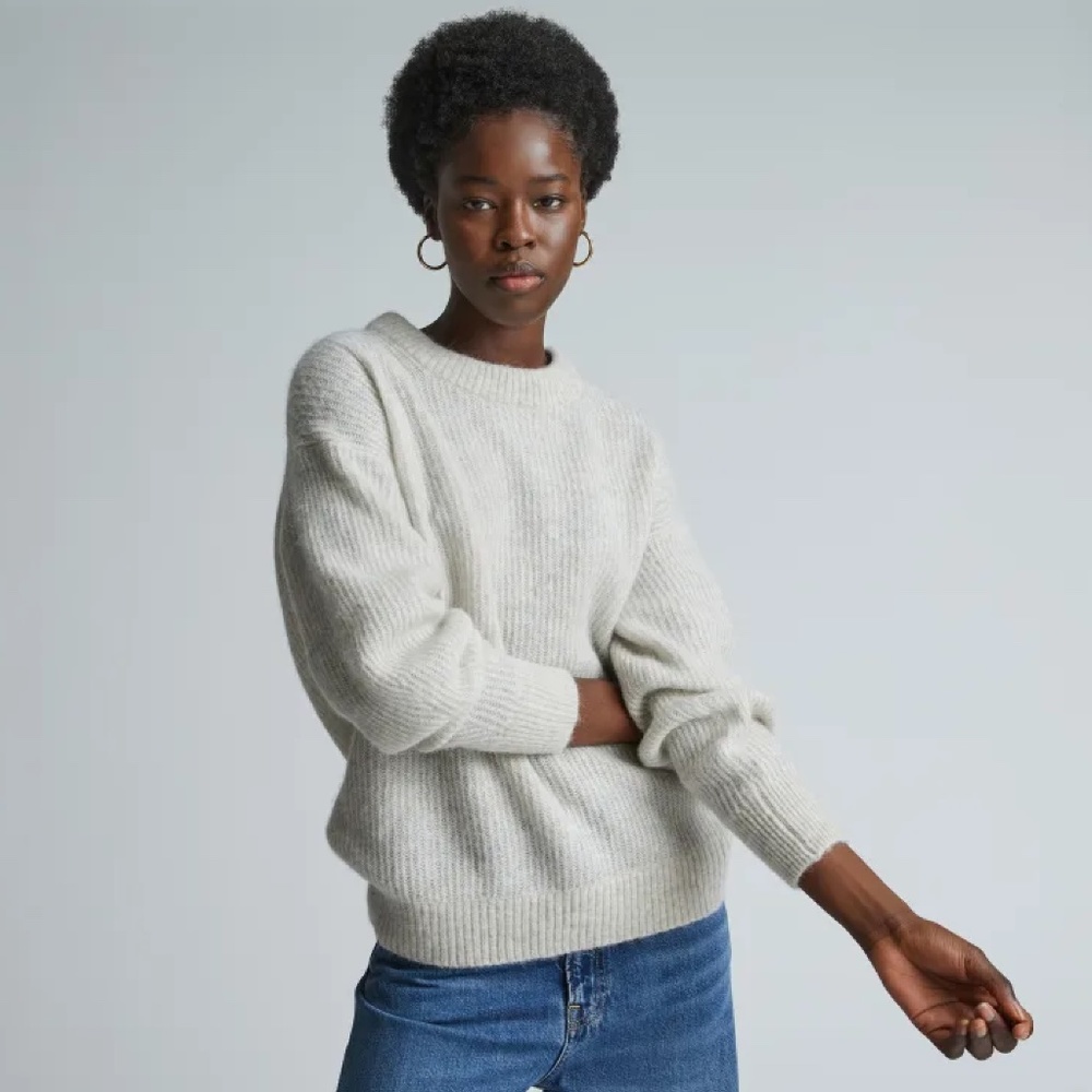 Everlane alpaca knit crewneck sweater in almond